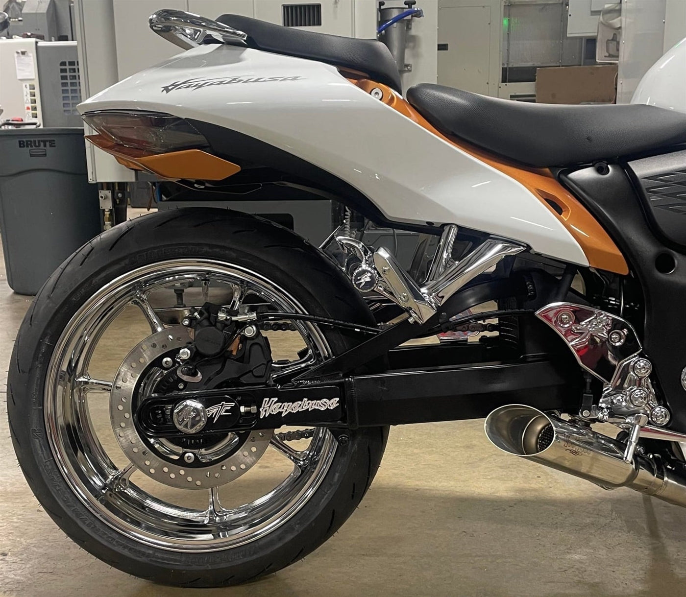 SHORTY 4 INTO 1 GSX1300R HAYABUSA 22-25 STANDARD SWINGARM POLISHED VEFSBUSAM2P*